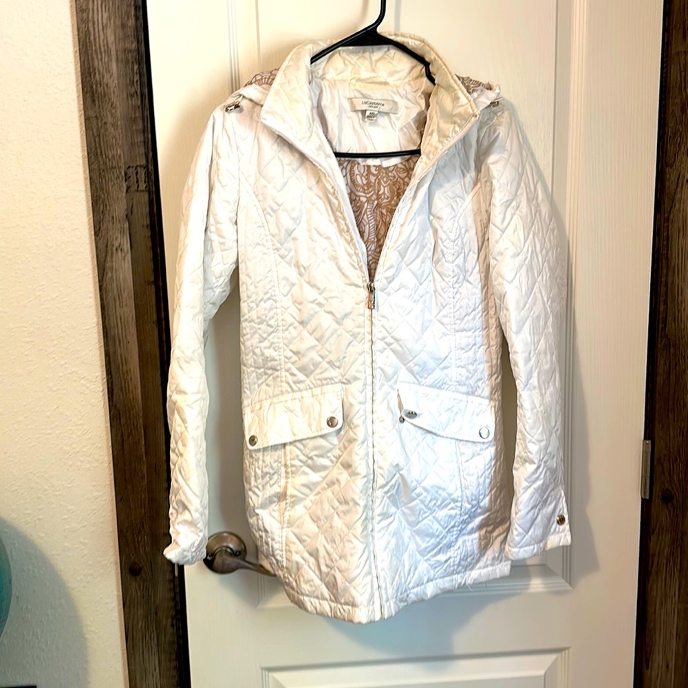 Liz Claiborne white hooded puffer jacket